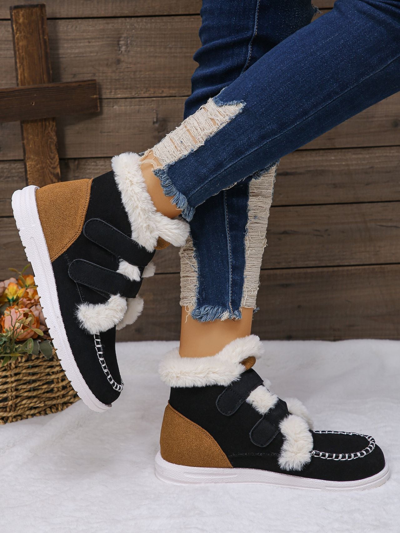 Women's Round Toe Flat BootsStay comfortable and stylish with our Women's  Round Toe Flat Boots. Made with a soft fur lining and durable rubber sole, these boots will keep your feet warm and coShoesPlush Fashion ShopPlush Fashion ShopRound Toe Flat Boots