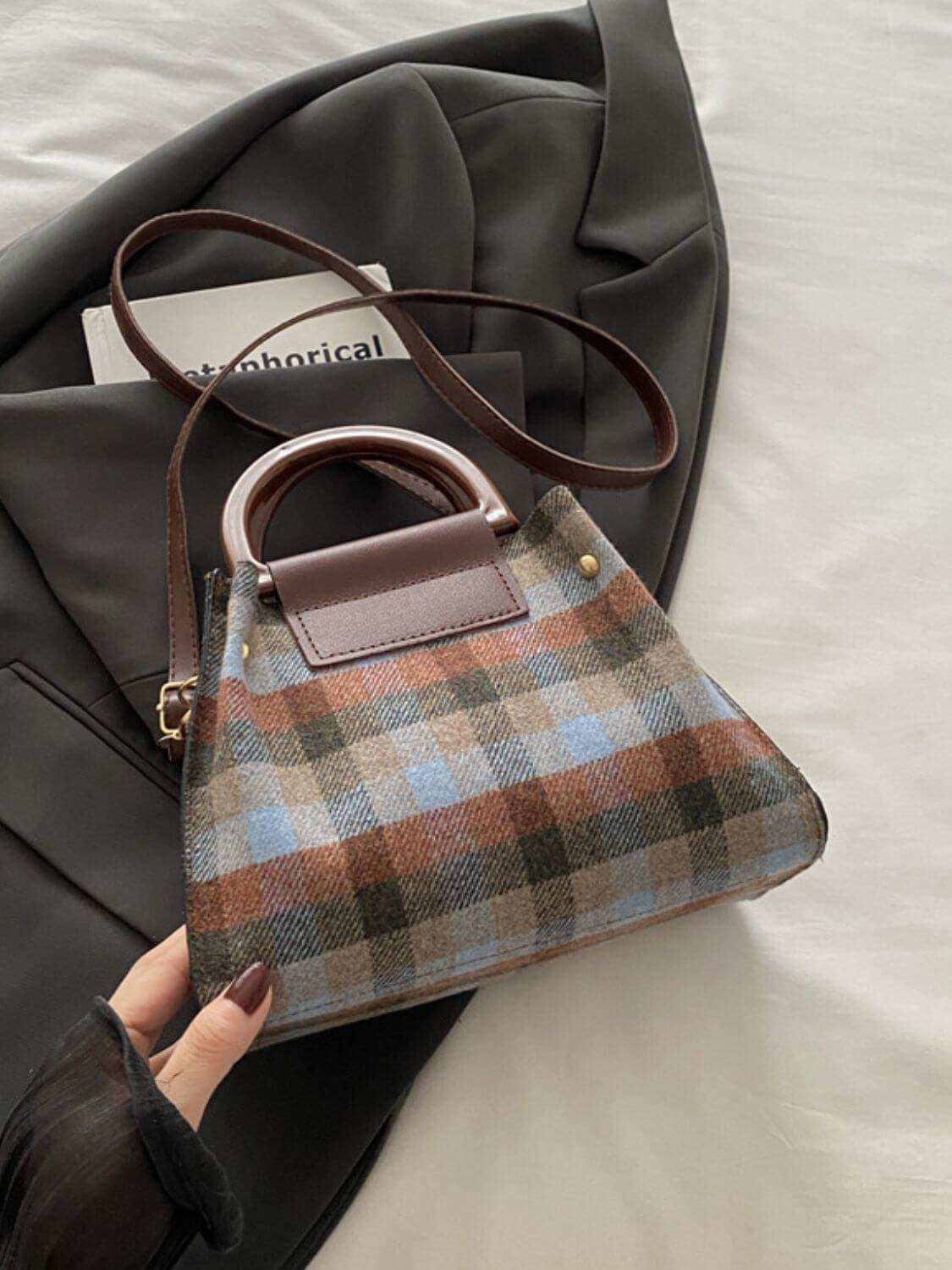 Contrast Plaid Trapezoid Shape Crossbody BagThis statement-making Contrast Plaid Crossbody Bag combines style and functionality. Made of durable PU leather and polyester, it's perfect for everyday use. Its medHandbagPlush Fashion ShopPlush Fashion ShopContrast Plaid Trapezoid Shape Crossbody Bag