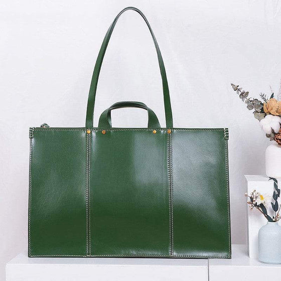 European and American retro handbag in green vegetable tanned leather, large capacity.