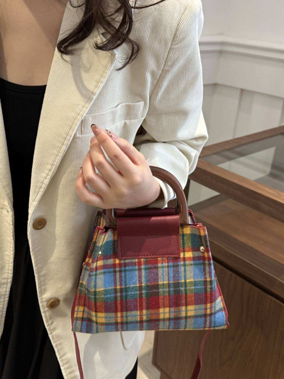 Contrast Plaid Trapezoid Shape Crossbody BagThis statement-making Contrast Plaid Crossbody Bag combines style and functionality. Made of durable PU leather and polyester, it's perfect for everyday use. Its medHandbagPlush Fashion ShopPlush Fashion ShopContrast Plaid Trapezoid Shape Crossbody Bag